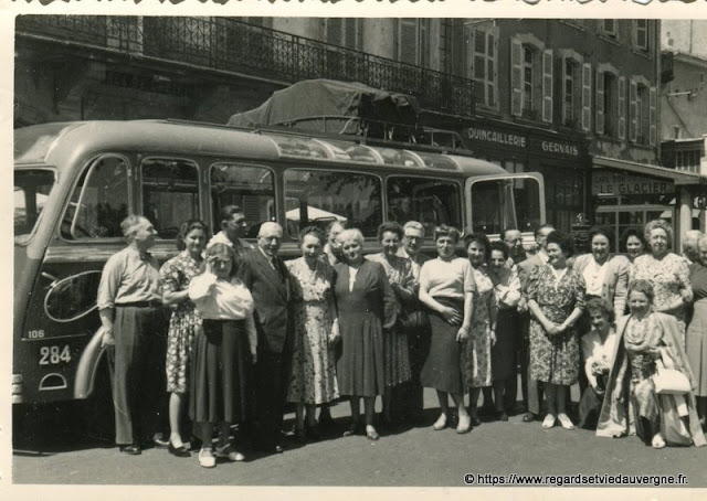 Photo noir et blanc Autocar Aurillac ,Cantal