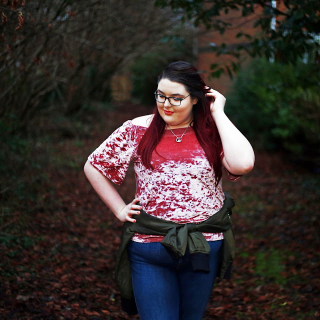 Plus size blogger in the woods
