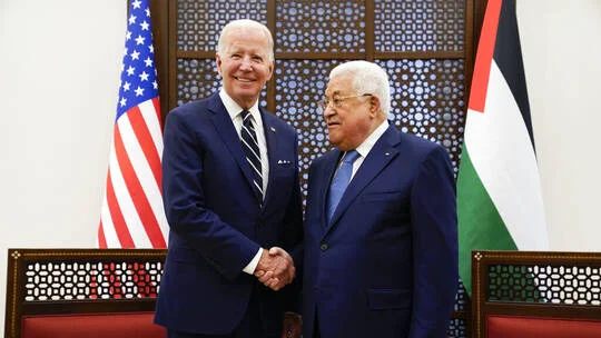 الرئيس الفلسطيني يرفض مكالمة هاتفية مع بايدن على خلفية القصف الإسرائيلي لغزة