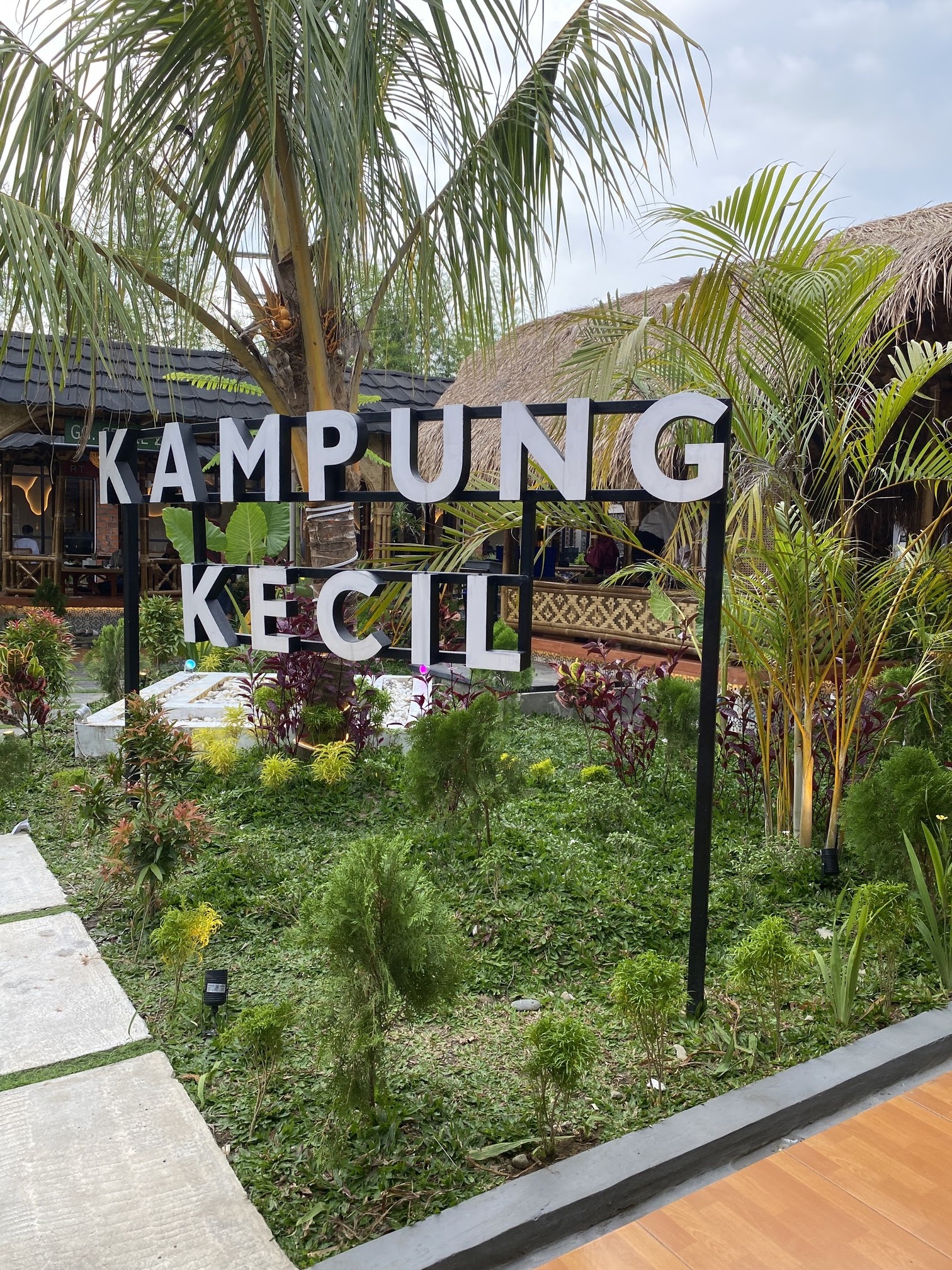 review kampung kecil medan