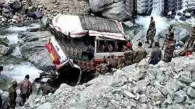 Indian army personnel in bus accident in Ladakh