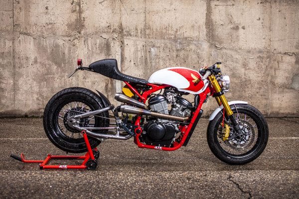 バイクゴシップ ホンダ シャドウ400をカフェレーサーにカスタマイズ