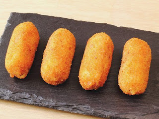 Croquetas de bacalao con mayonesa al pesto