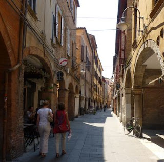 Paseando por el centro de Ferrara.