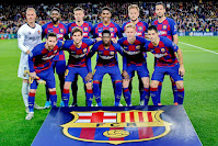 F. C. BARCELONA. Temporada 2019-20. Ter Stegen, Umtiti, Clément Lenglet, Junior Firpo, Ivan Rakitic, Sergio Busquets. Leo Messi, Sergi Roberto, Ousmane Dembelé, Frenkie De Jong, Luis Suárez. F. C. BARCELONA 3 B. BORUSSIA DORTMUND 1. 27/11/2019. Liga de Campeones de la UEFA, fase de grupos, Grupo F, jornada 5. Barcelona, Nou Camp (90.071 espectadores). GOLES: 1-0: 29’, Luis Suárez. 2-0: 33’, Leo Messi. 3-0: 67’, Antoine Griezmann. 3-1: 77’, Sancho.