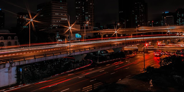 Pemandangan Kota Malam Hari di Kota Besar Negara Indonesia