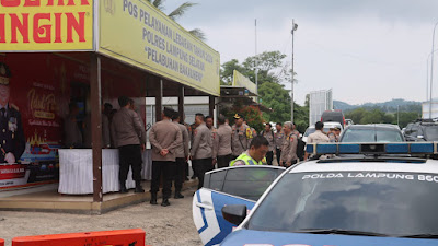 Tim Pamatwil dan Supervisi Mabes Polri Perhatikan Pengamanan Pelabuhan Bakauheni Lampung dalam Operasi Ketupat Krakatau 2024