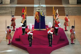 Queen's coffin procession to Westminster Hall