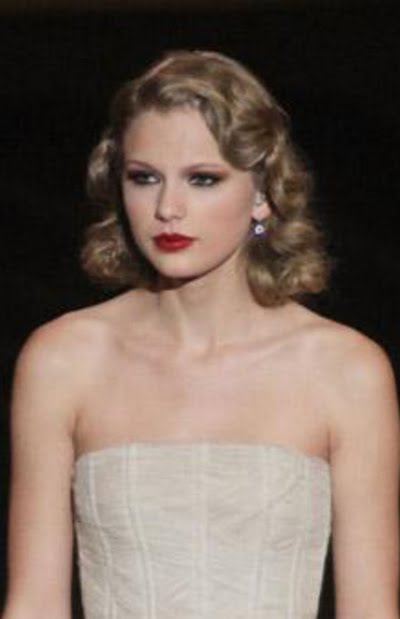 Taylor Swift Natural Hair, Long Hairstyle 2013, Hairstyle 2013, New Long Hairstyle 2013, Celebrity Long Romance Hairstyles 2086