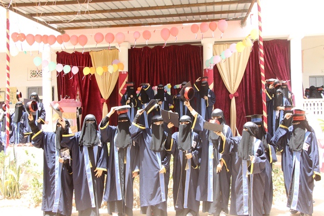 مدرسة عبدالناصر للتعليم الاساسي بنات بسيئون تكرم طالباتها الأوائل بالذهب | شبكة حضرموت ويب