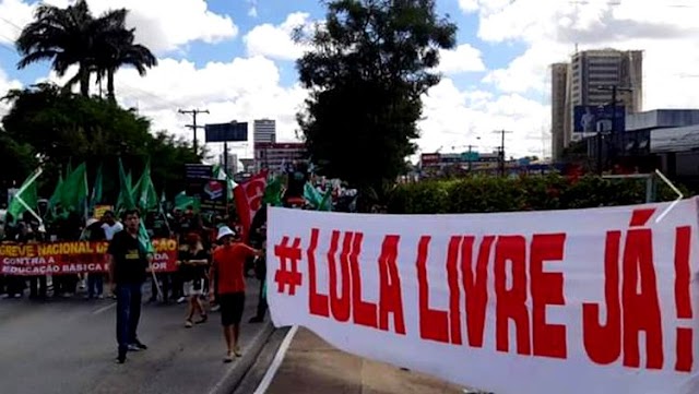 Professores do Paraná entrarão em greve para defender lula e não a educação