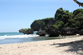 http://kang-jufri.blogspot.com/2015/07/pesona-dan-keindan-pantai-kahuripan.html