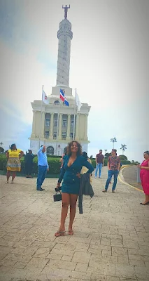 " Shachem Lieuw at el monumento a las heroes de la restauracion in Santo Domingo"