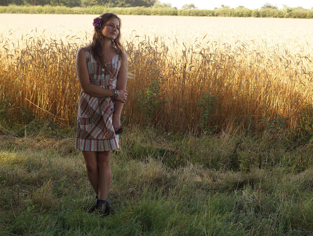 perfect summer dress in the countryside