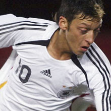 Mesut Ozil could sign for Tottenham Hotspur, THBN
