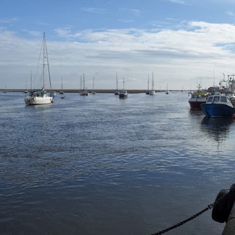 high tide - Wells quay
