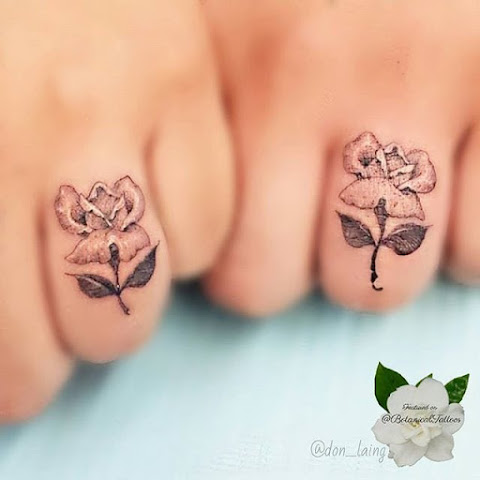 10 Romantic Wedding Ring Tattoo Ideas