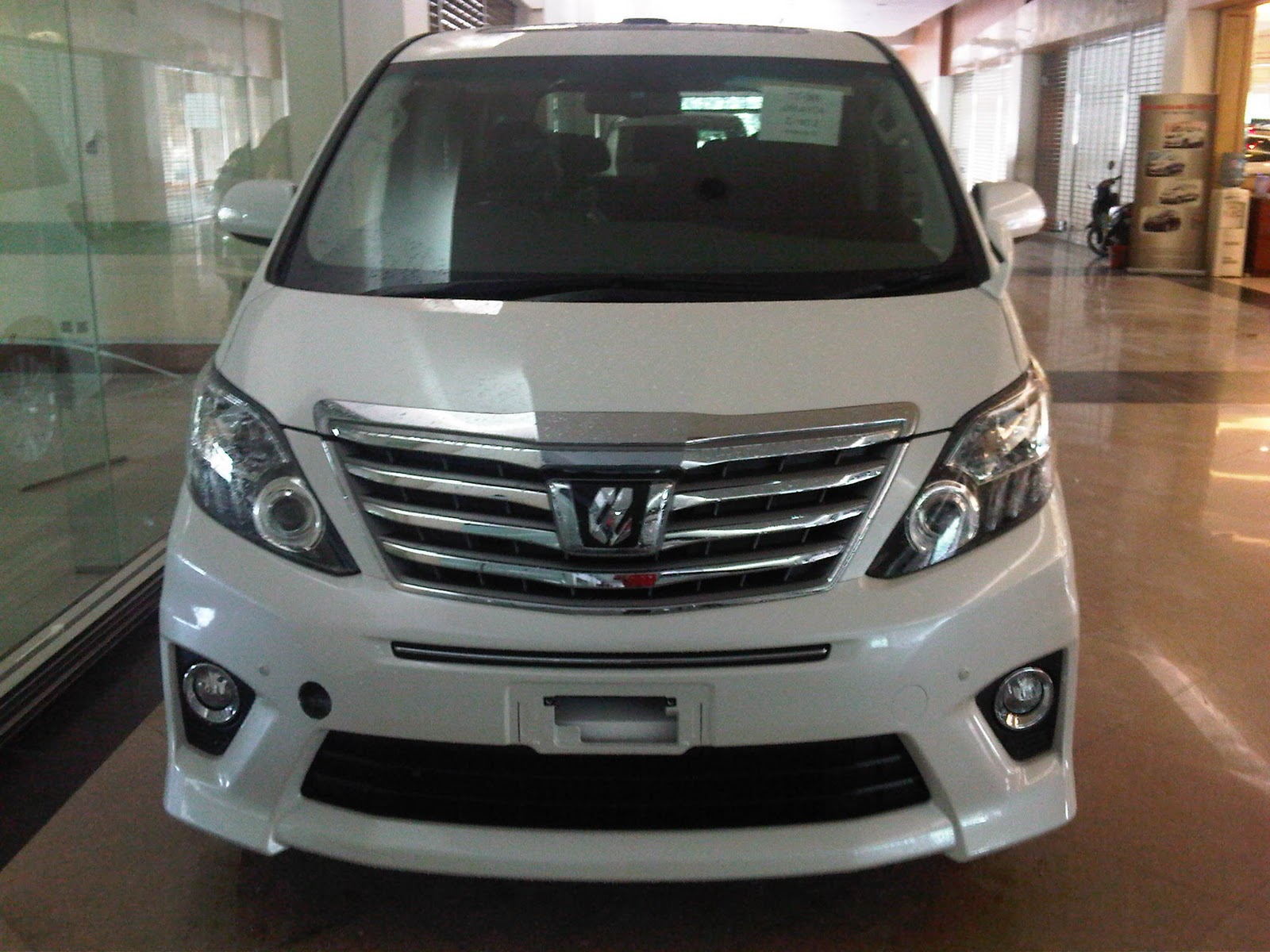 Foto Mobil Alphard