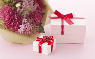 Gift and Love Flower Wallpaper