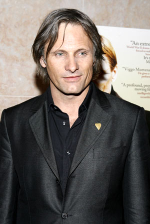 Viggo Mortensen Chipped Tooth