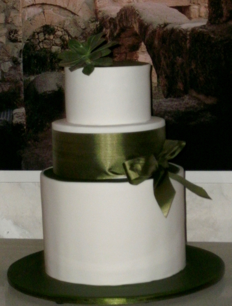 Decorated with frest hyandreas to match the wedding bouquet