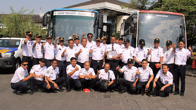 Bus Damri Jadul Direkontruksi  Jadi Bus Wisata Kelilling Bandung