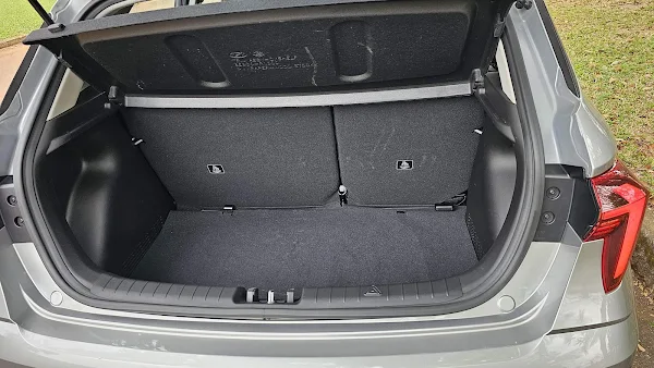 Hyundai HB20 2023 Platinum Turbo - porta-malas de 300 litros