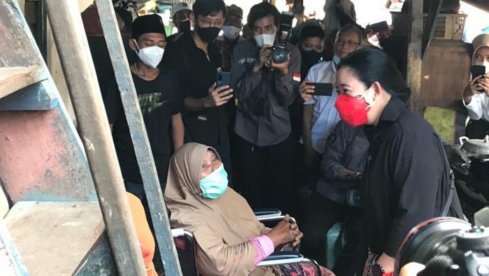 Wow! Kunjungi Warga Pinggir Rel di Surabaya, Puan Diteriaki 'Presiden'