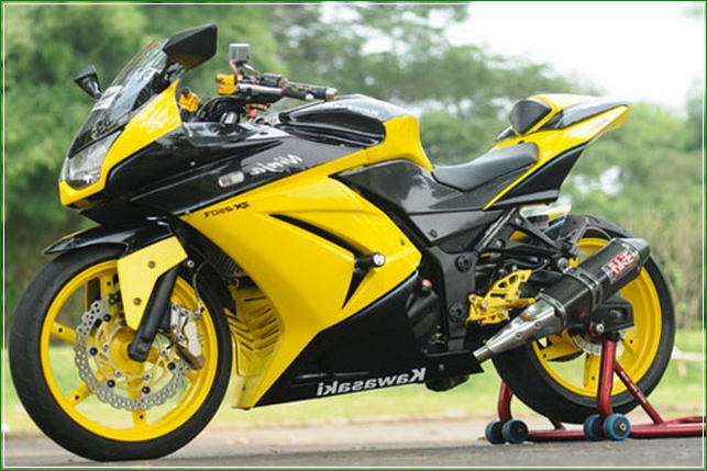 Modifikasi Kawasaki Ninja 4 Tak 250cc Sporti Ala Moge 