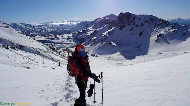 Ascensión Invernal al Pico Agujas por el embudo o corredor izquierdo en San Isidro