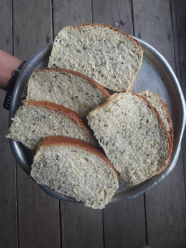 ROTI WHOLEMEAL BIJAN HITAM,ULI GUNA TANGAN JER - Dari 