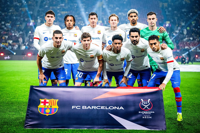 📸F. C. BARCELONA 📆11 enero 2024 ⬆️Andreas Christensen, Jules Koundé, Robert Lewandowski, Frenkie De Jong, Ronald Araújo, Iñaki Peña. ⬇️Ferran Torres, Sergi Roberto, Alejandro Balde, İlkay Gündoğan y Raphinha. F. C. BARCELONA 2 🆚 CLUB ATLÉTICO OSASUNA 0 Jueves 11/01/2024, 20:00 horas. Supercopa de España, semifinal. Riad, Arabia Saudí, Al-Awaal Park: 21.423 espectadores. GOLES: ⚽1-0: 59’, Robert Lewandowski. ⚽2-0: 90+3’, Lamine Yamal.