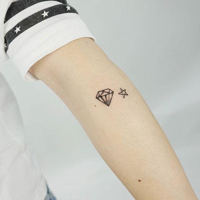 tatuagens femininas de diamantes