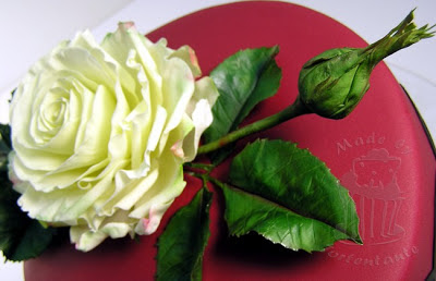 Geburtstagstorte mit Zuckerrose gumpaste rose blütenpaste fondant windbeutel