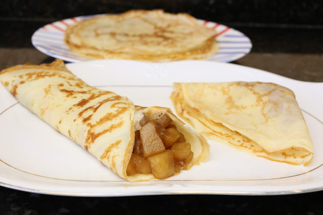 Filloas rellenas de manzana caramelizada