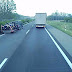 Kisteherautónak ütközött, majd felborult egy kisbusz az M5-ösön, egy utas kizuhant a járműből 