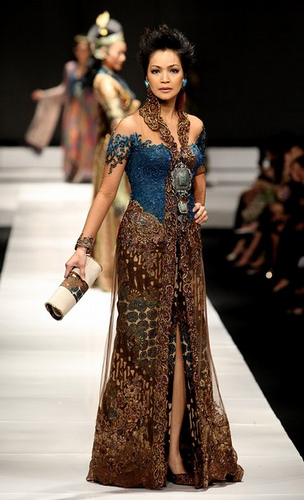 She's in fashion: ALL ABOUT KEBAYA - INDONESIA NATIONAL DRESS