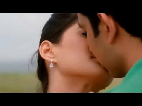 priya bapat kissing with umesh kamat in time please 2013