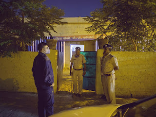  पुलिस अधीक्षक डॉ.अर्पित जैन सादे कपड़ों  में मास्क लगाकर प्राइवेट गाड़ी से घूमते रहे सारी रात, नहीं बताई अपनी पहचान
