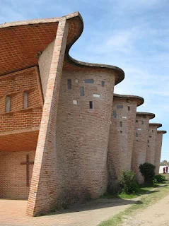 Parroquia del Cristo Obrero en Atlántida de Eladio Dieste