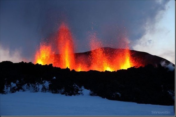 Uma erupção do vulcão islandês (10)