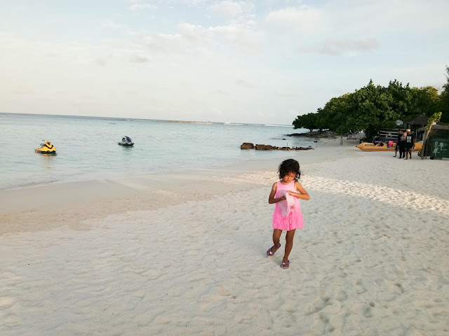 foto-foto pantai Gulhi eksotis, pantai bikini di Gulhi maldives, bikini beach di pantai Gulhi Maldive maladewa, pantai pasir putih snorkeling di bikini beach di Gulhi