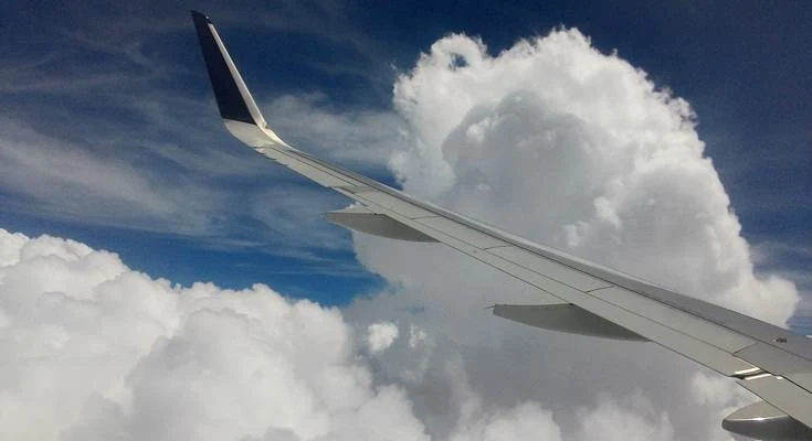 awan di langit makassar