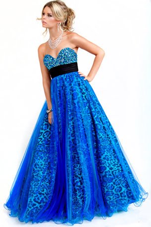 This prom dress by Jovani is totally amazing. It has a blue sequined bodice 