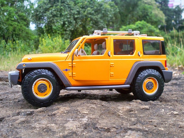 Gambar Mainan Diecast Miniatur Mobil Motor Jeep Pajangan 