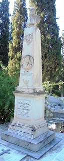 το ταφικό μνημείο του Οίκου Δρόσου Μαλανδρίνου στο Α΄ Νεκροταφείο των Αθηνών