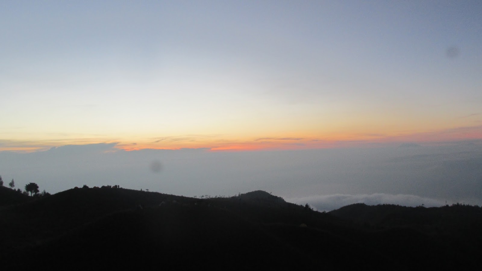 Perjuangan Demi Menikmati Sunrise Di Puncak Prau Sukaon