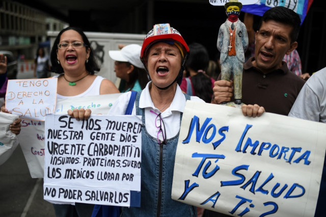 VENEZUELA: Pacientes que sobrevivieron al cáncer protestaron por la falta de medicamentos.