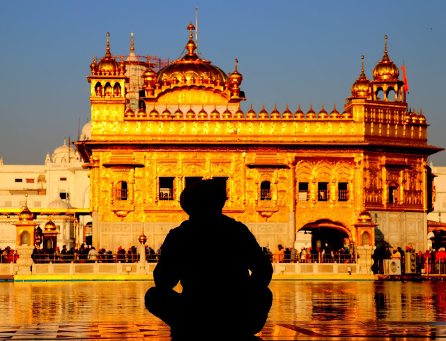 Golden Temple Ultra HD Wallpaper