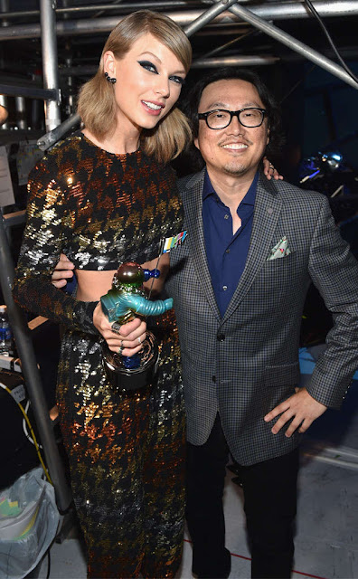 Joseph Kahn Drops Hints About Taylor Swift's New ''Delicate'' Music Video